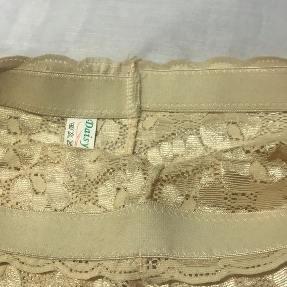 Short body shapers, Beige,Large,Lace - Picture 3 of 5